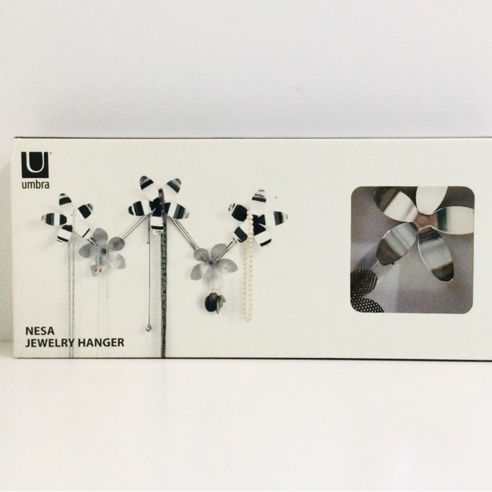 Umbra Nesa Jewelry Wall Hanger in Silver BNIP